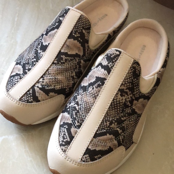 Easy spirit slip on sneaker size 6.5 - Picture 2 of 4